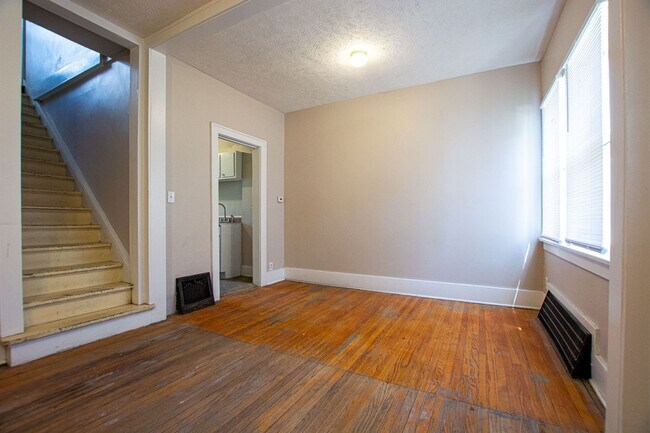 Building Photo - 2202 Wirt St