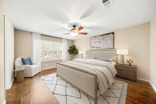 Building Photo - Spacious 4-Bed Home with Island Kitchen, Fireplace & Fenced Yard in San Antonio – 2,143 Sq Ft