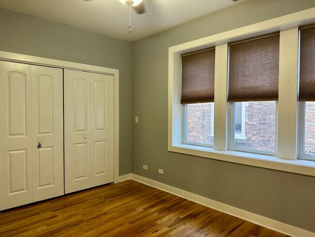 Building Photo - 1430 N Maplewood Ave