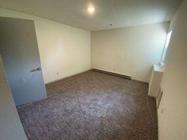 Building Photo - 439-441-441 N Shiloh Ave