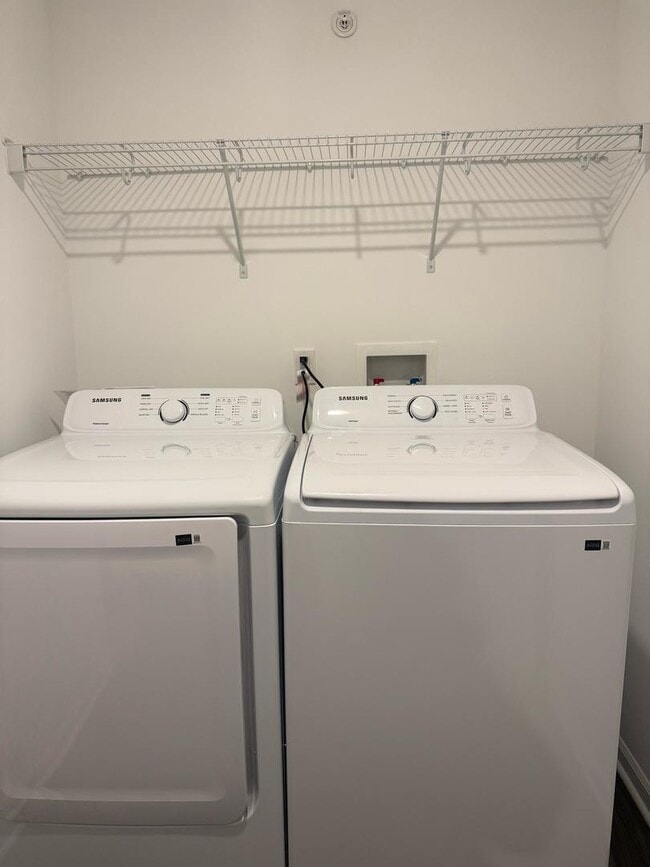 Building Photo - 1033 Atterberg Rd