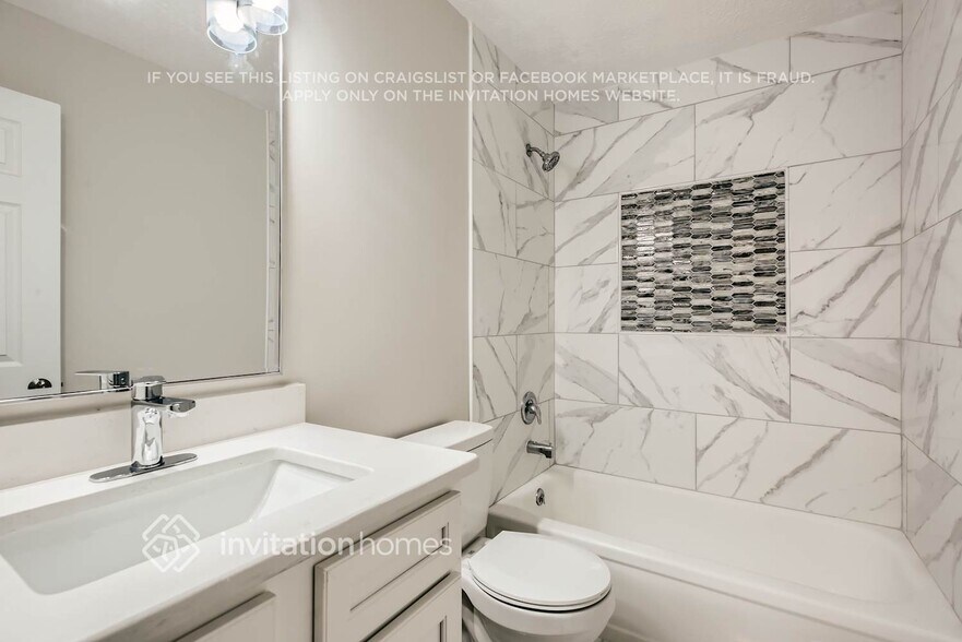 Building Photo - 11093 Mandarin Station Dr E