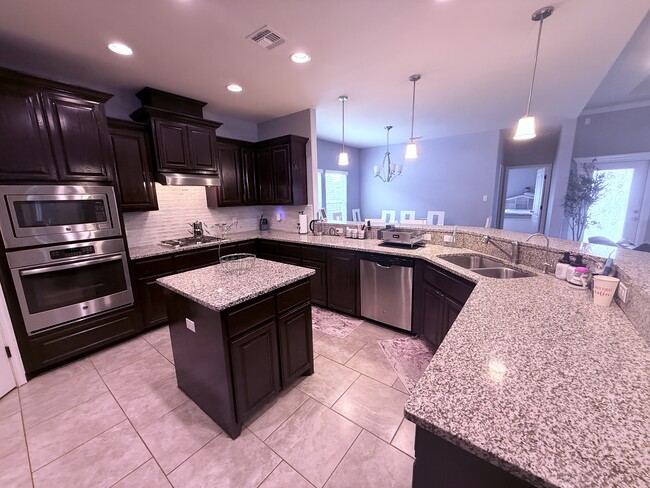 Building Photo - 6801 Truxton Dr