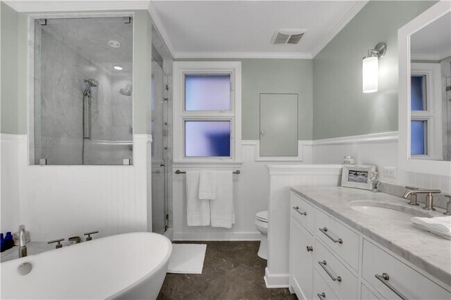 Building Photo - 925 Highland Terrace NE