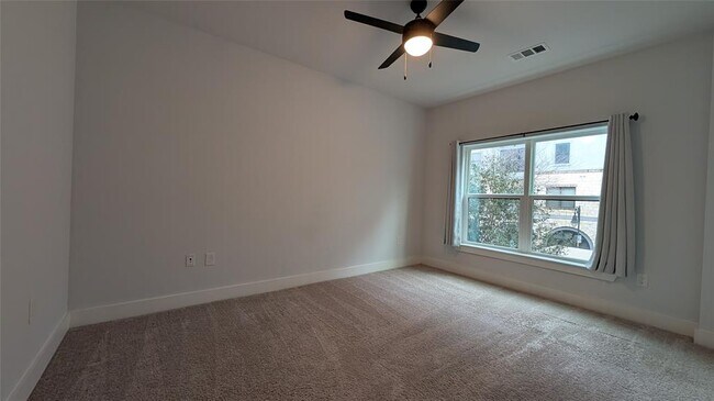 Building Photo - 2500 Longview St