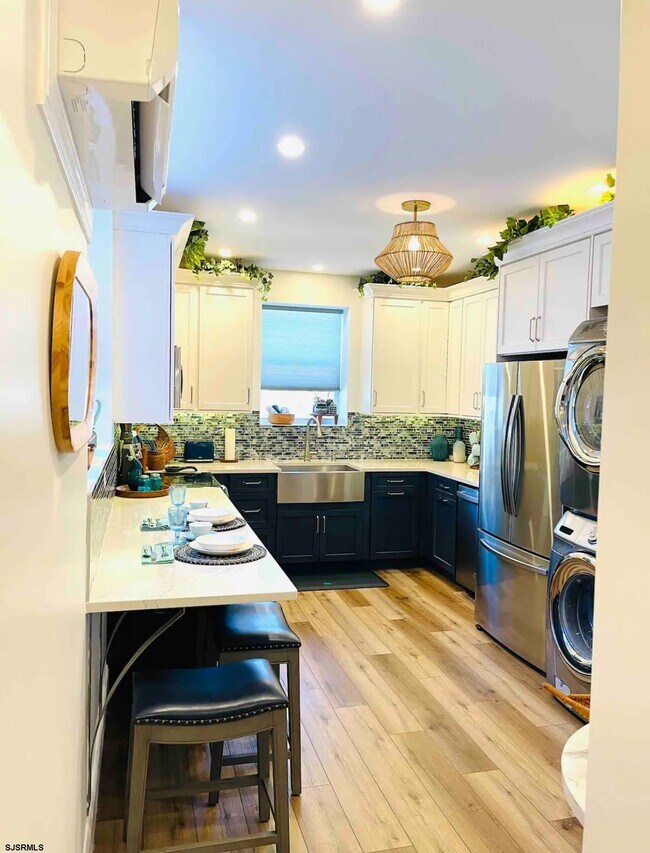 Building Photo - 1 S Bartram Ave