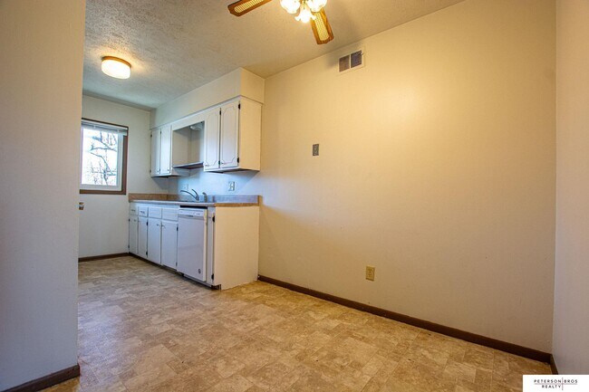 Building Photo - 8252 S 48th St