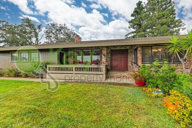 Building Photo - 9635 Oak Leaf Way