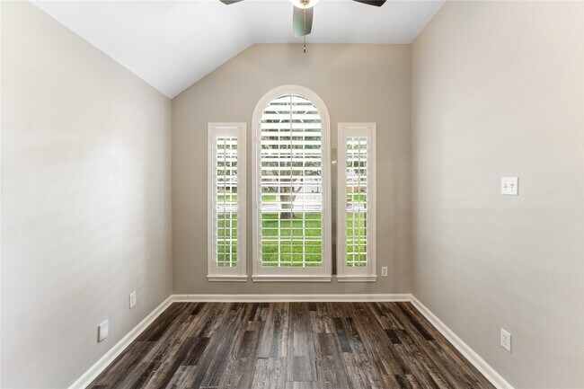 Building Photo - 5935 Sawyer Bend Ln