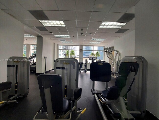 Building Photo - 1200 Brickell Bay Dr