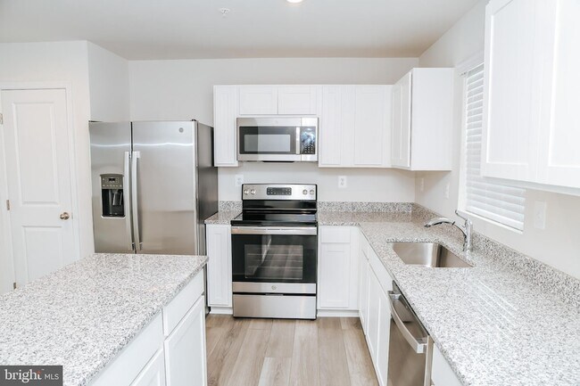 Building Photo - 118 Charlotte St