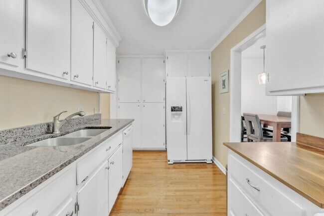 Building Photo - Quaint 3-Bedroom Retreat with Fireplace & ...