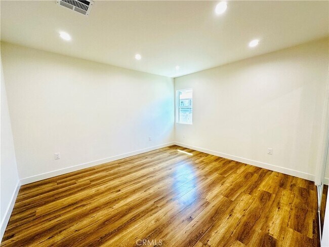 Building Photo - 11104 Oxnard St