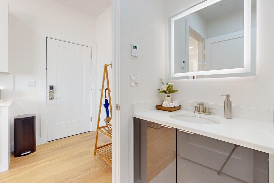 Building Photo - 38 Hichborn St