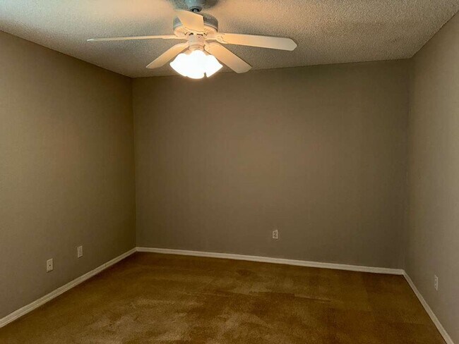 Building Photo - Cozy 2/2 2nd Floor Condo by Millenia Mall! Available Now!