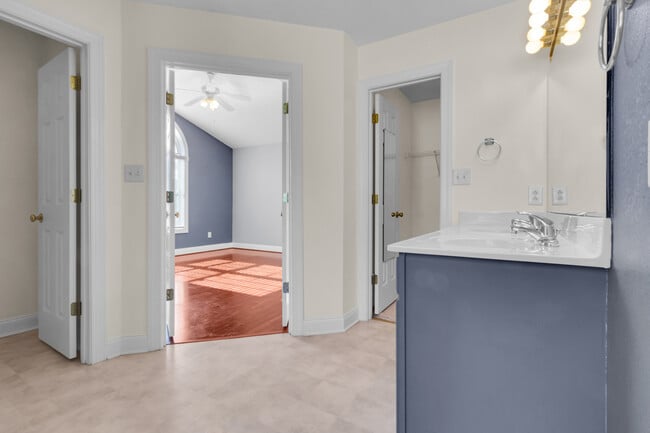 Building Photo - 109 Trinity Dr