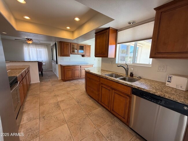 Building Photo - 10416 W Prairie Hills Cir