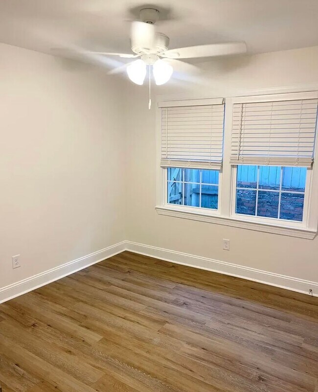 Building Photo - 3 Bed 1 Bath Single Family Brick Home