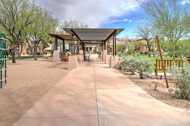 Building Photo - 9427 E Trailside View