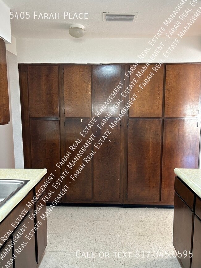 Building Photo - 5405 Farah Pl