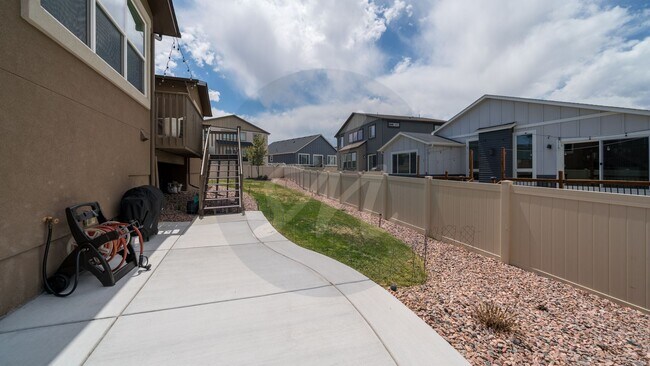 Building Photo - Beautiful Rancher in Cumbre Vista