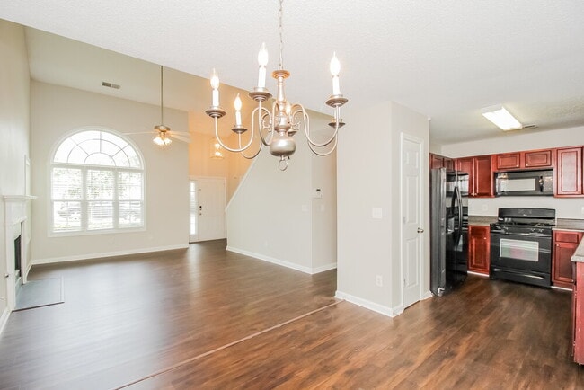 Building Photo - 413 Rosemont Ct