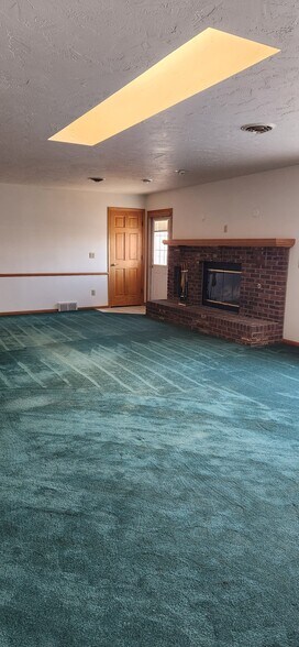 living room - 4415 State St