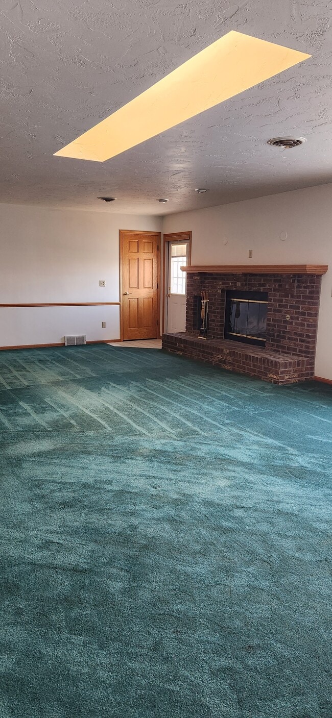 living room - 4415 State St