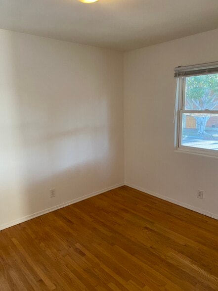 Building Photo - 4400 Overland Ave