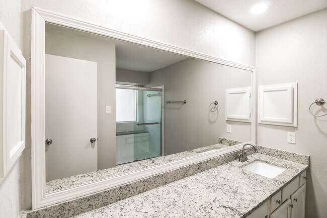 Building Photo - 3010 Twinleaf Dr