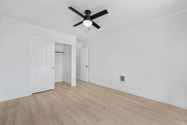 Building Photo - Welcome home to your beautiful starter hom...