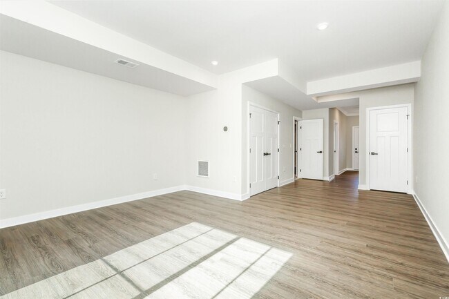 Building Photo - 303 Golan Cir