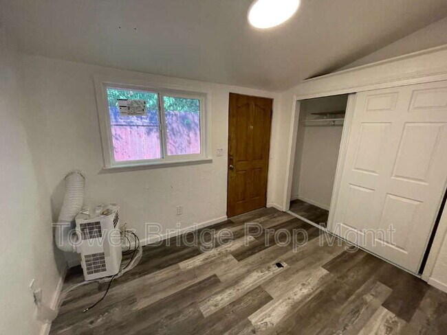 Building Photo - 474 Harding Ave