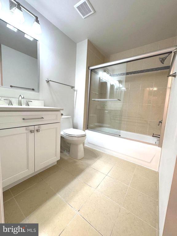 Building Photo - 1641 International Dr