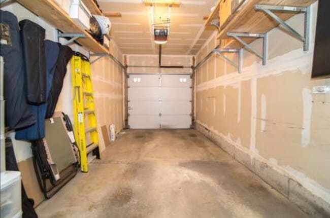 Garage - 1033 E 46th St