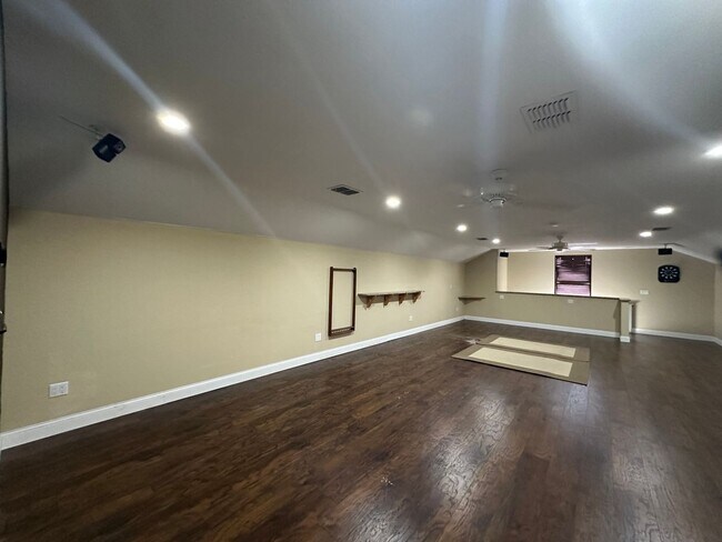 Building Photo - ***Spacious Country Living with Modern Com...
