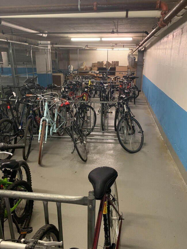 Building Photo - 901 N Monroe St