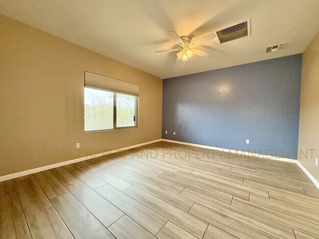 Building Photo - 6004 S Meadow Breeze Dr