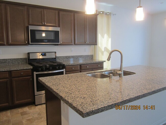 Building Photo - COOL POOL, PARKS AND NEAR NEW 3 BR PLUS DEN IN MEINFEE