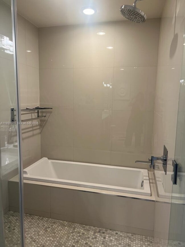 Building Photo - 900 Biscayne Blvd