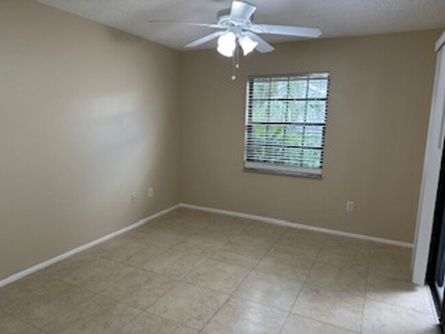 Building Photo - * Annual* The perfect place 2 bedrooms, 2 ...