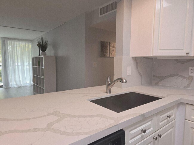 Building Photo - 1301 River Reach Dr