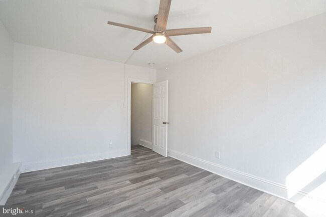 Building Photo - 122-122 Perry St