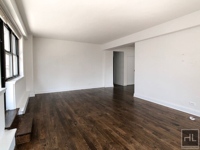 Building Photo - 219 E 69th St