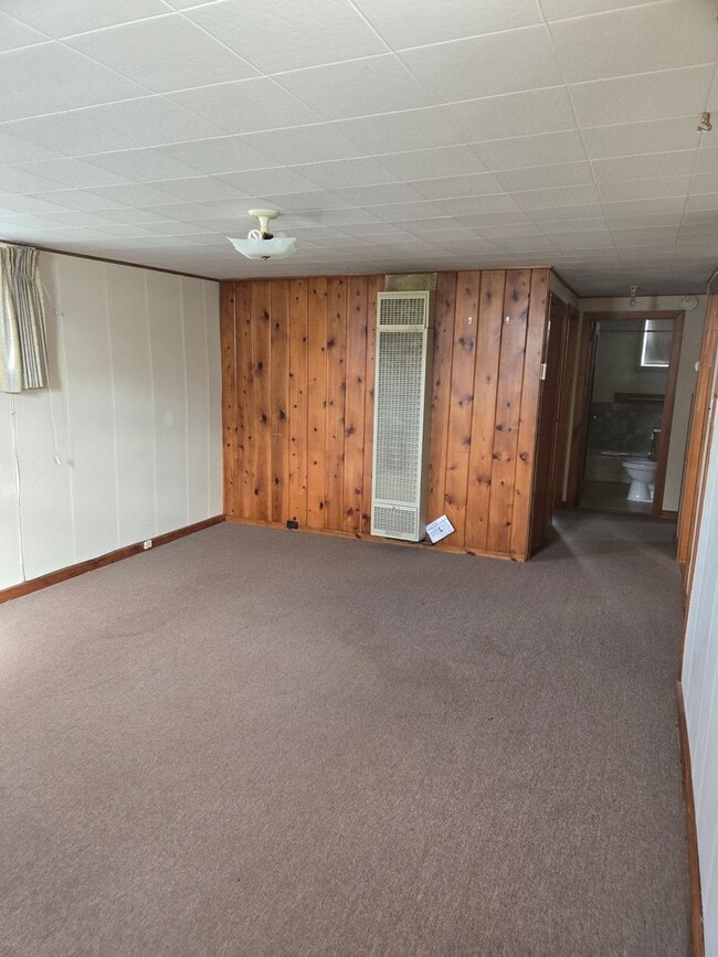 Building Photo - 2 bed, 1 bath