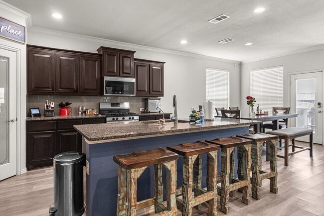 Building Photo - 7312 La Escolara Ranch Rd
