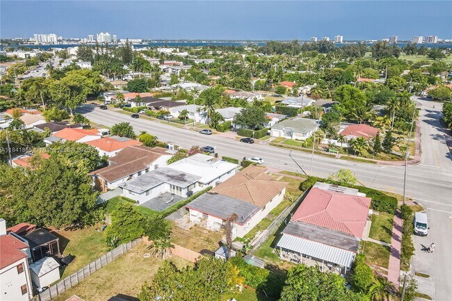 Building Photo - 1510 Normandy Dr