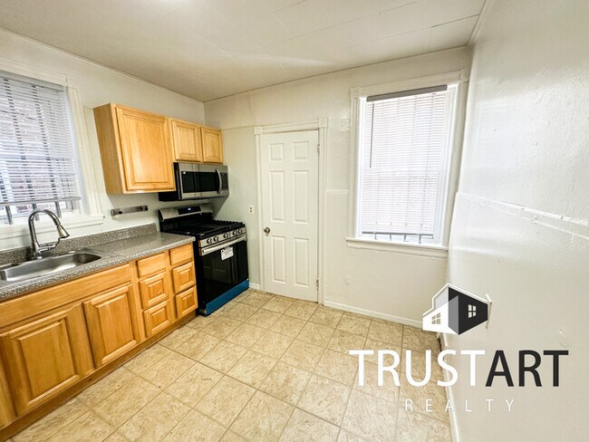 Building Photo - 3 bedroom House in Olney Oaklane, Philadel...