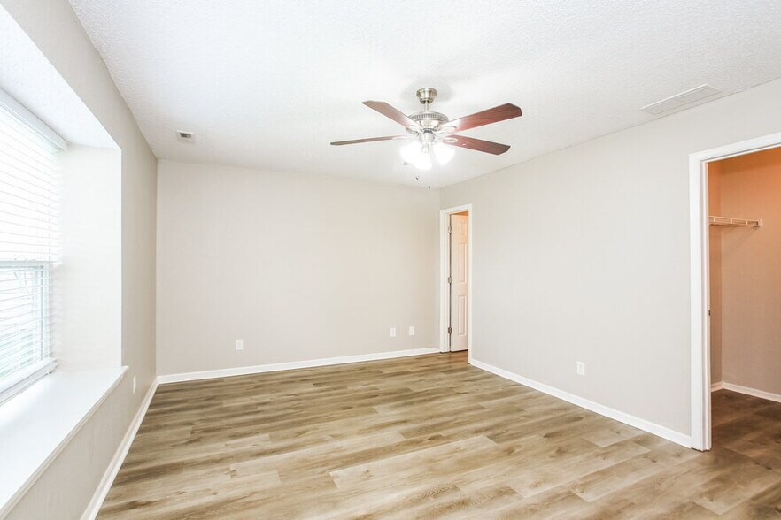 Building Photo - 6337 River Valley Way