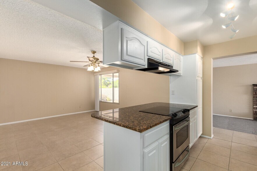 Building Photo - 3106 S Los Feliz Dr